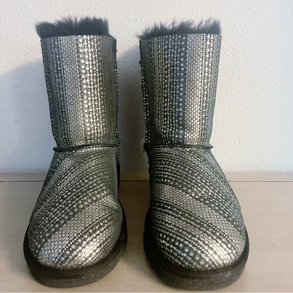 New Ugg Bailey Bow Holiday Boots - Picture 3 of 11